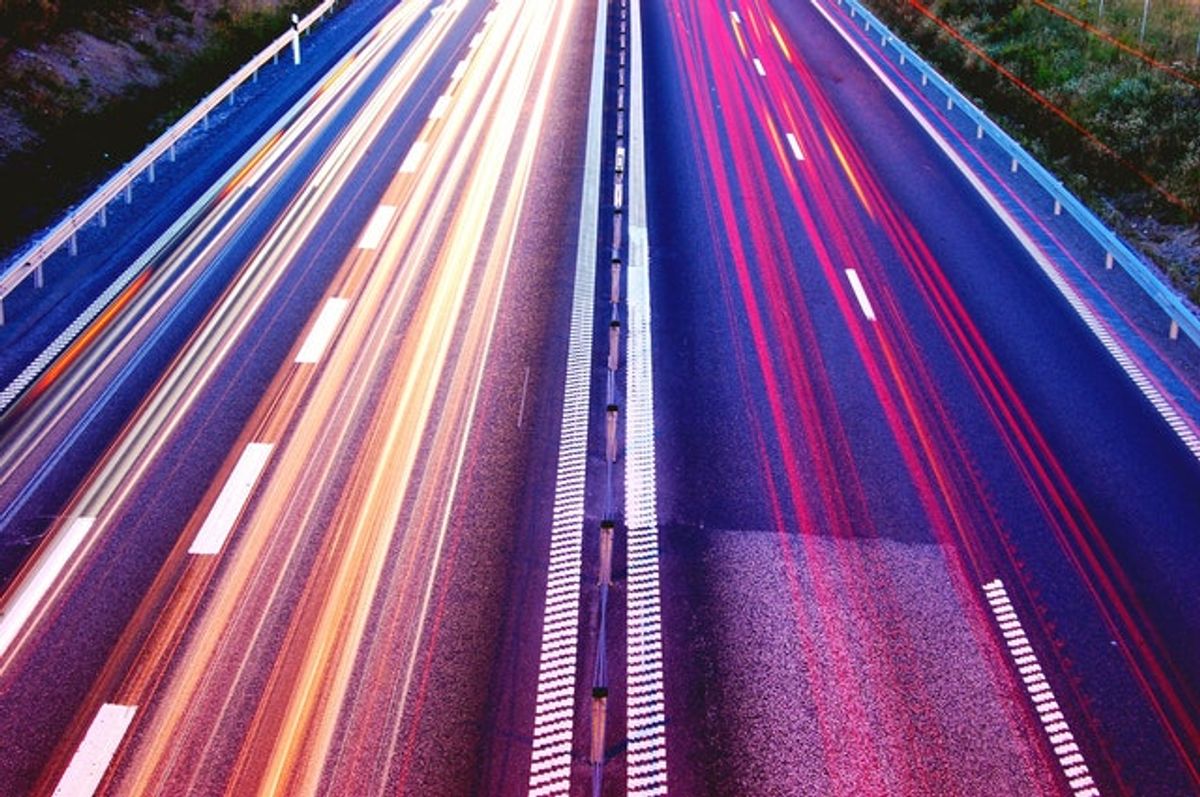 Eine Autobahn als Symbol für die Geschwindigkeit einer Seite