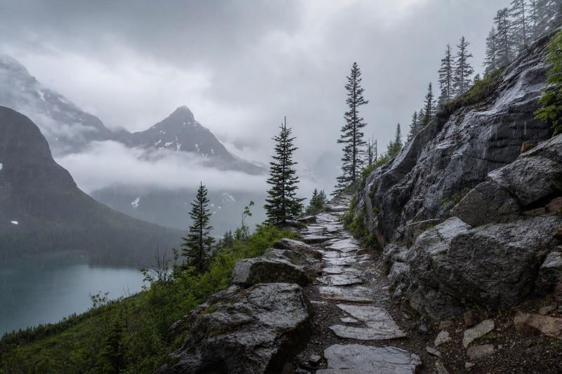 Wandern im Regen: was funktioniert und wann man abbricht